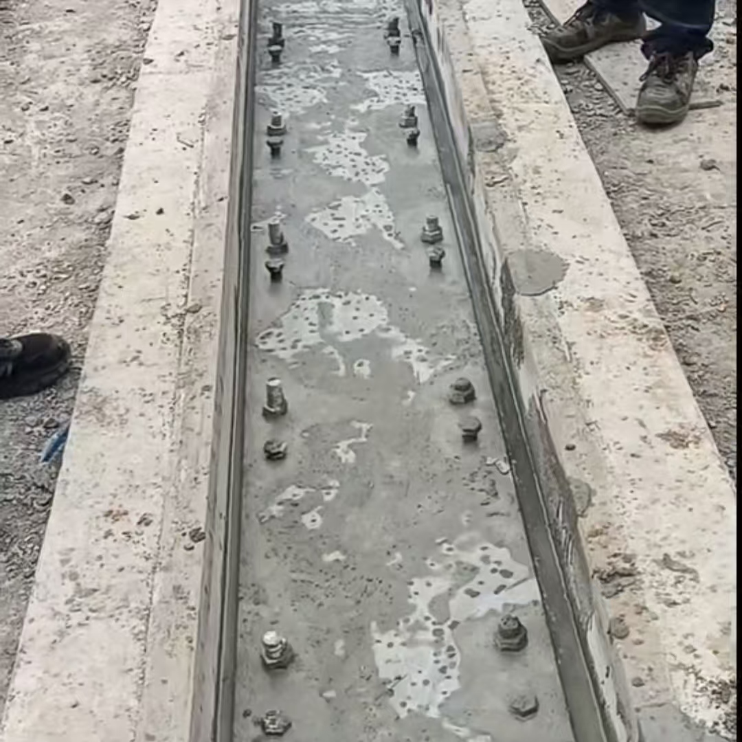贵阳港口码头起重机龙门吊重型机械设备稳固用早强快凝轨道胶泥